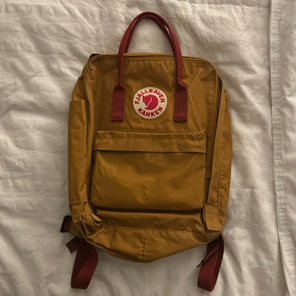 Classic Fjallraven Kanken Backpack